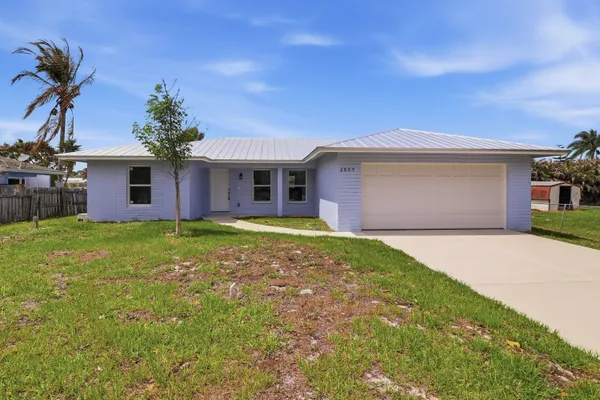 $419,900 | 2805 Southeast Carroll Street, Stuart, FL 34997