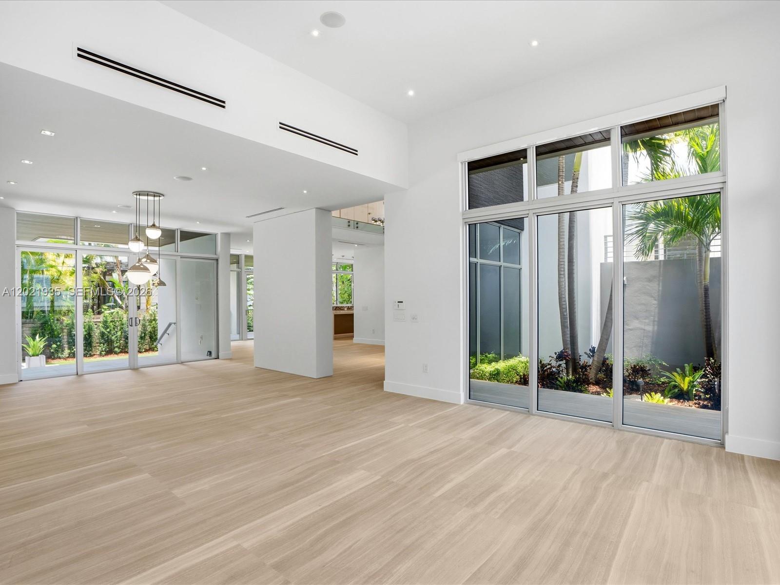 125 Hampton Lane Key Biscayne, FL 33149 - Photo 15 of 81