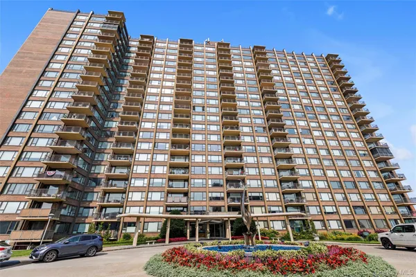 $699,000 | 166-25 Powells Cove Boulevard, Unit 17G | Beechhurst