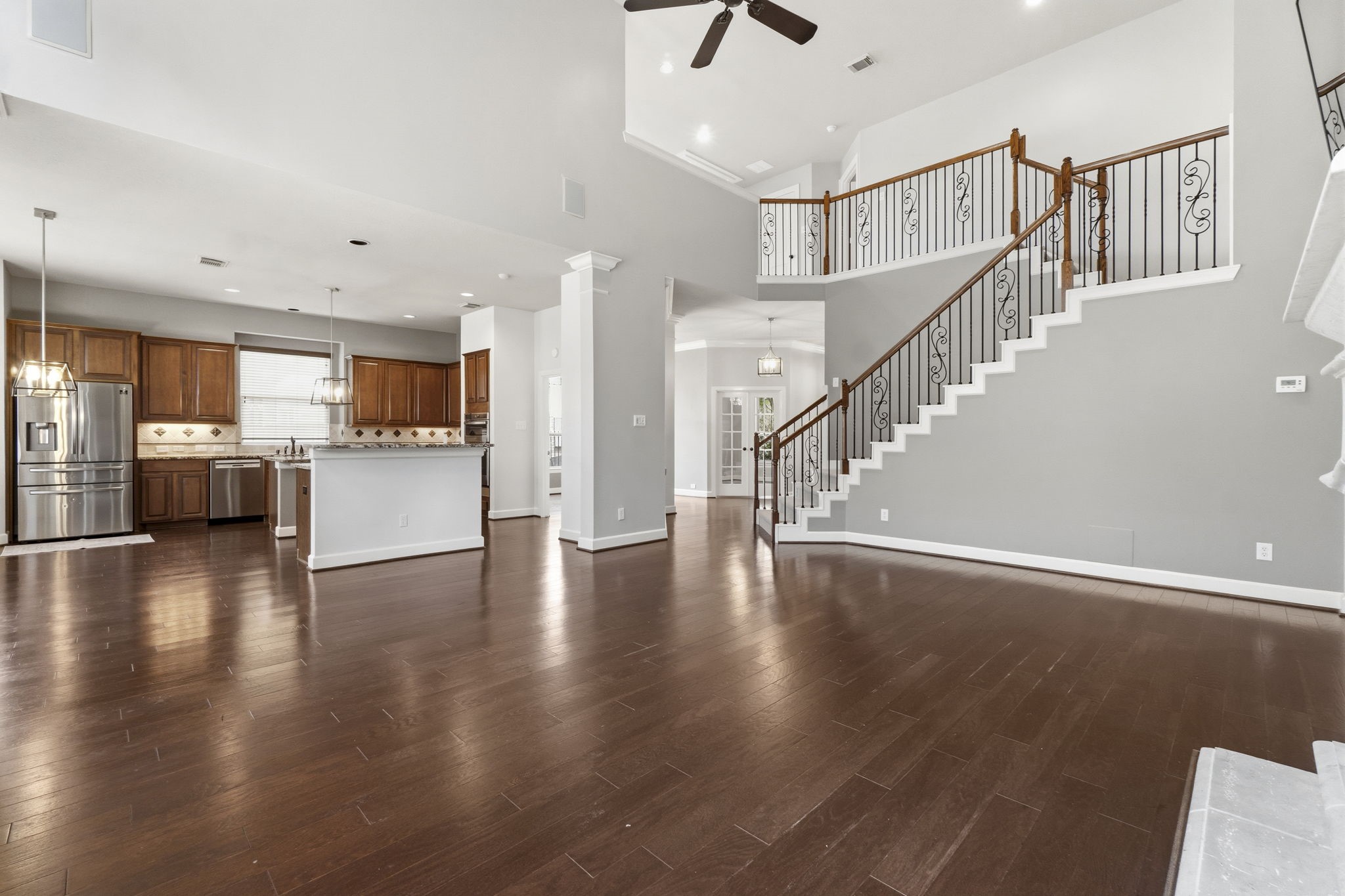 27 North Arrow Canyon Circle The Woodlands, TX 77389 - Photo 7 of 37