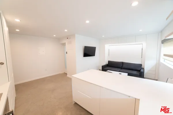 $3,750 | 14 Brooks Avenue, Unit 9, Venice, CA 90291