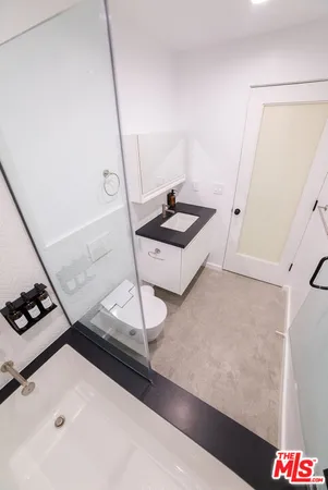 $3,750 | 14 Brooks Avenue, Unit 9, Venice, CA 90291