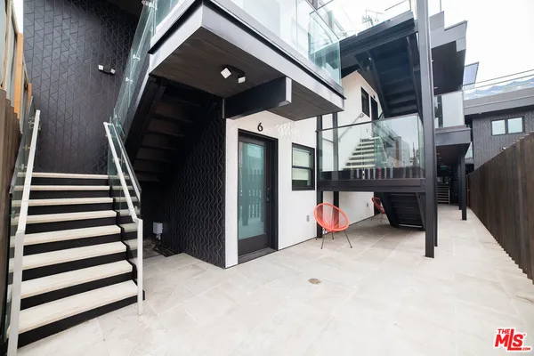 $3,750 | 14 Brooks Avenue, Unit 9, Venice, CA 90291