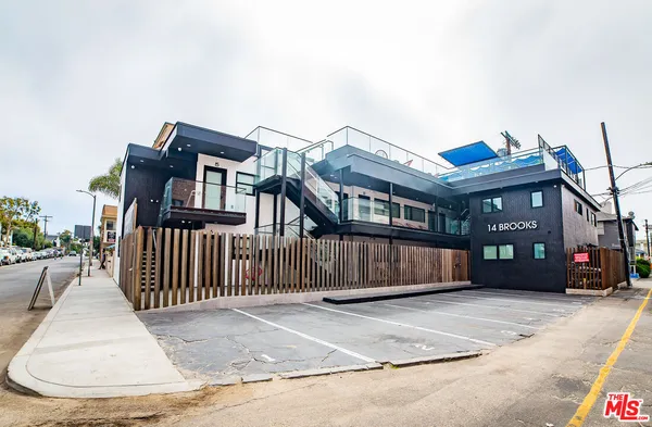 $3,750 | 14 Brooks Avenue, Unit 9, Venice, CA 90291