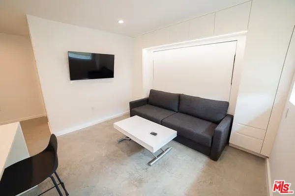 $3,750 | 14 Brooks Avenue, Unit 9, Venice, CA 90291