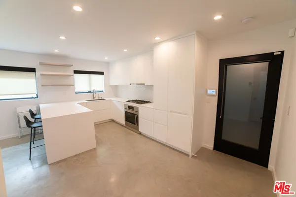 $3,750 | 14 Brooks Avenue, Unit 9, Venice, CA 90291