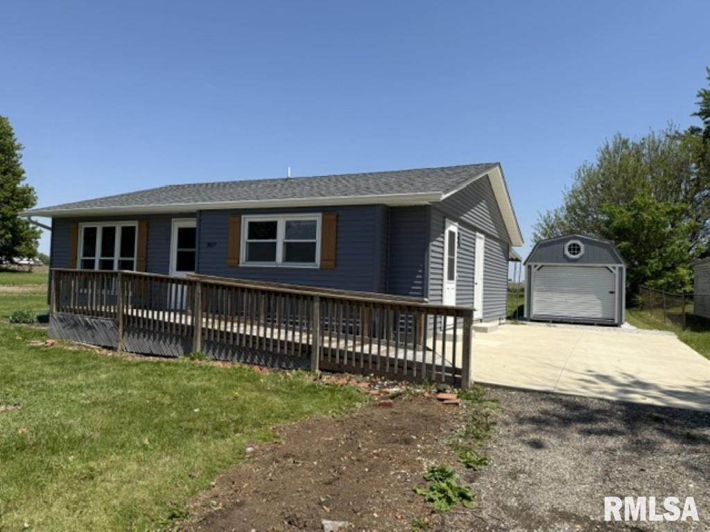 307 Camelot Drive Washington, IL 61571 - Photo 2 of 18