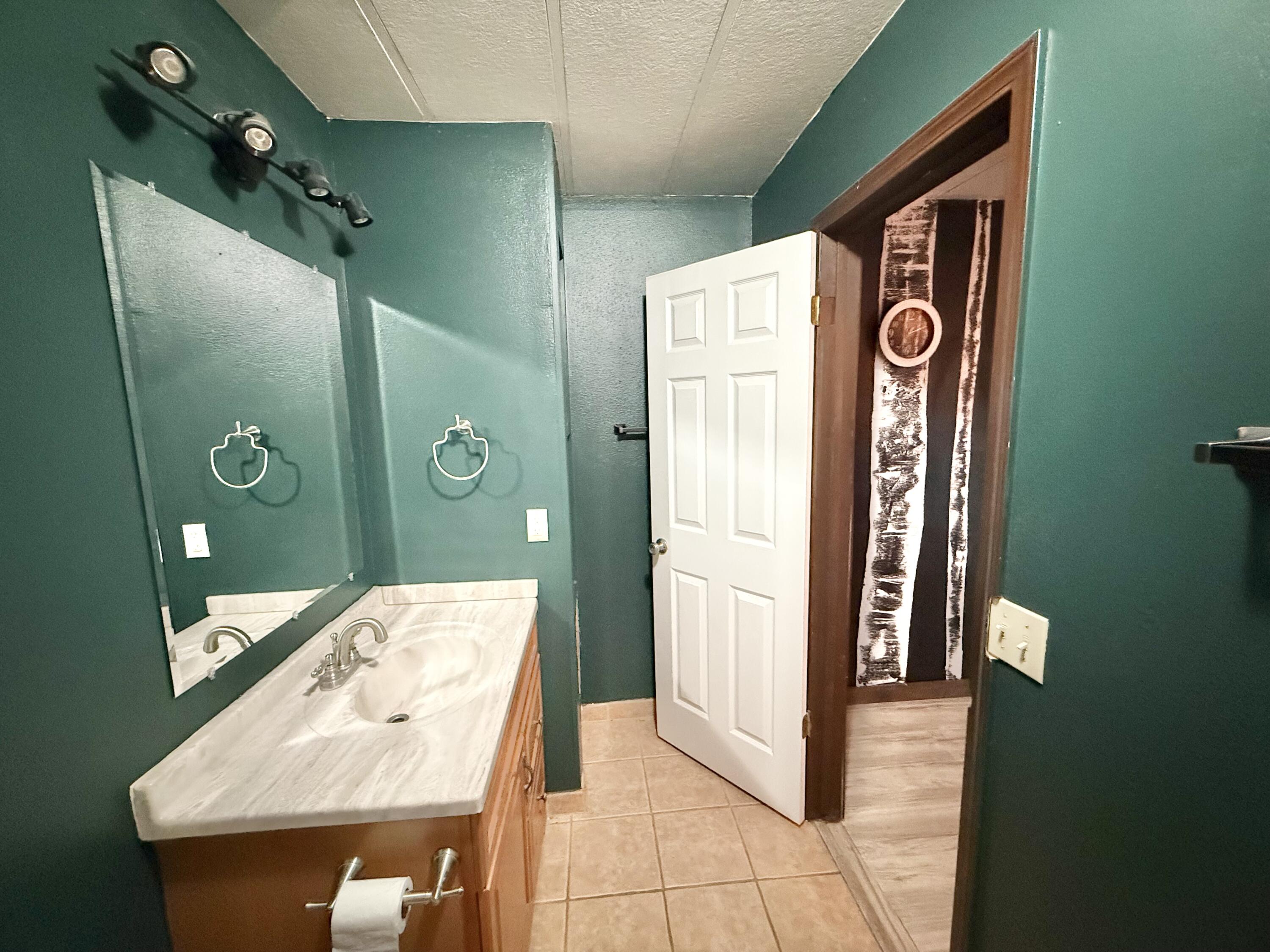 2383 Blue Pool Way Chiloquin, OR 97624 - Photo 23 of 48 PRIMARY BATH