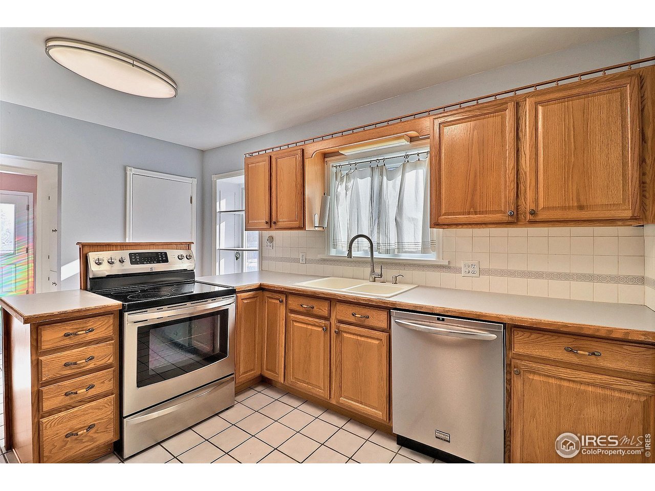 1307 12th Avenue Greeley, CO 80631 - Photo 10 of 36 Stove/Oven & Dishwasher