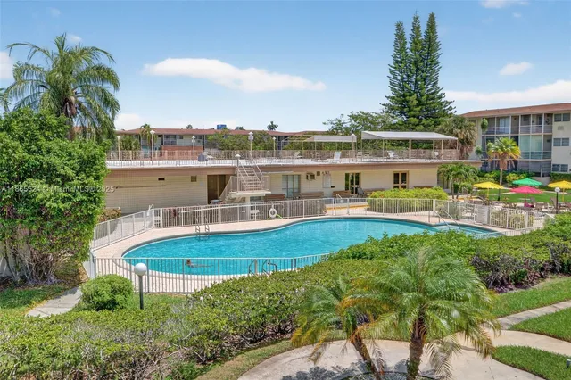 $74,000 | 16901 Northeast 13th Avenue, Unit 210, Miami, FL 33162