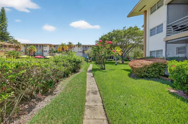 $74,000 | 16901 Northeast 13th Avenue, Unit 210, Miami, FL 33162