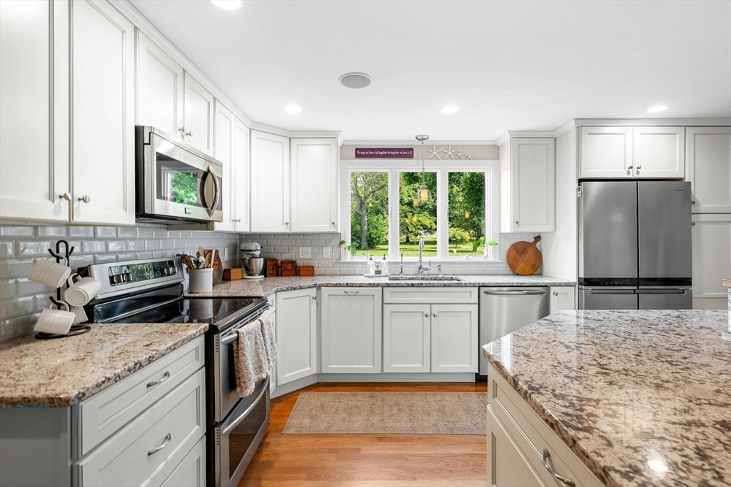 19 Old Bridge Road Hanover, MA 02339 - Photo 8 of 23