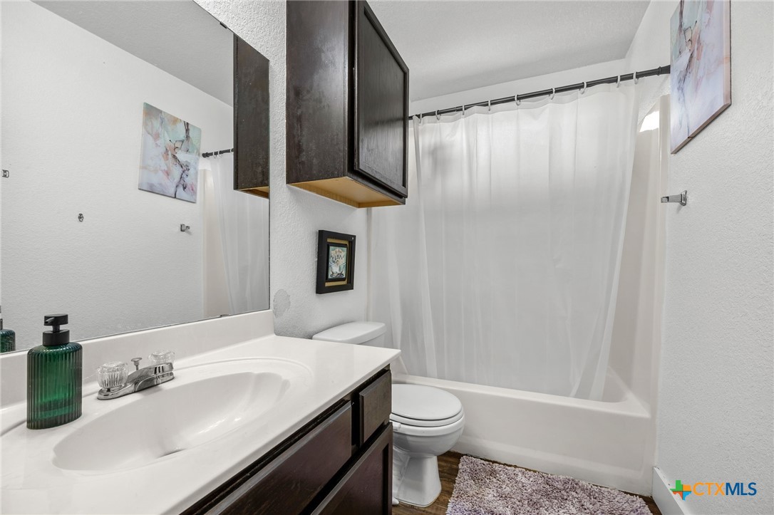 3208 Viewcrest Drive Killeen, TX 76549 - Photo 11 of 17 Full Bathroom