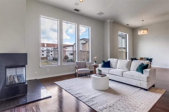 $425,000 | 13900 Noel Road, Unit 2, Dallas, TX 75240