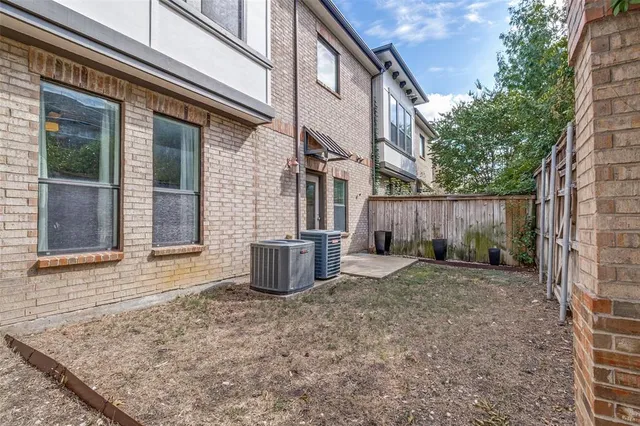 $425,000 | 13900 Noel Road, Unit 2, Dallas, TX 75240