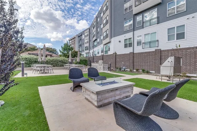 $425,000 | 13900 Noel Road, Unit 2, Dallas, TX 75240