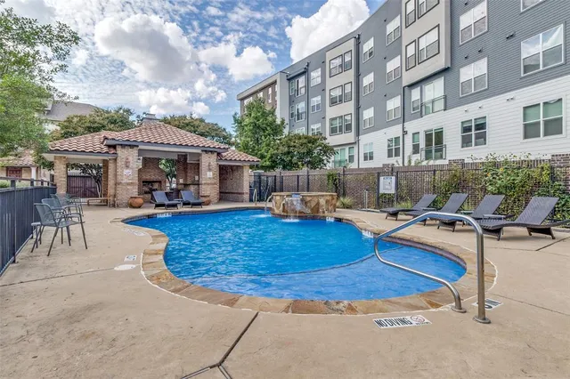 $425,000 | 13900 Noel Road, Unit 2, Dallas, TX 75240