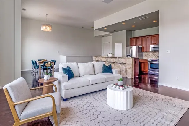 $425,000 | 13900 Noel Road, Unit 2, Dallas, TX 75240