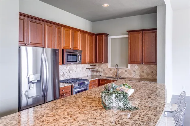 $425,000 | 13900 Noel Road, Unit 2, Dallas, TX 75240