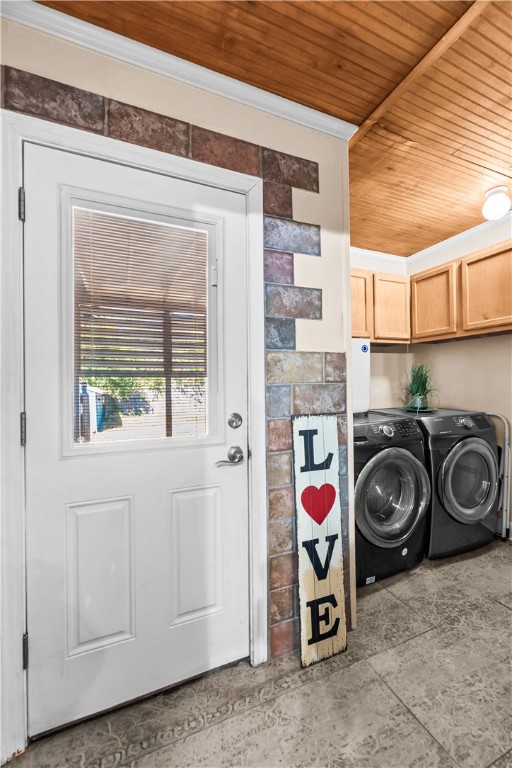 714 Indiana Avenue Corpus Christi, TX 78404 - Photo 16 of 38 a utility room with dryer and washer