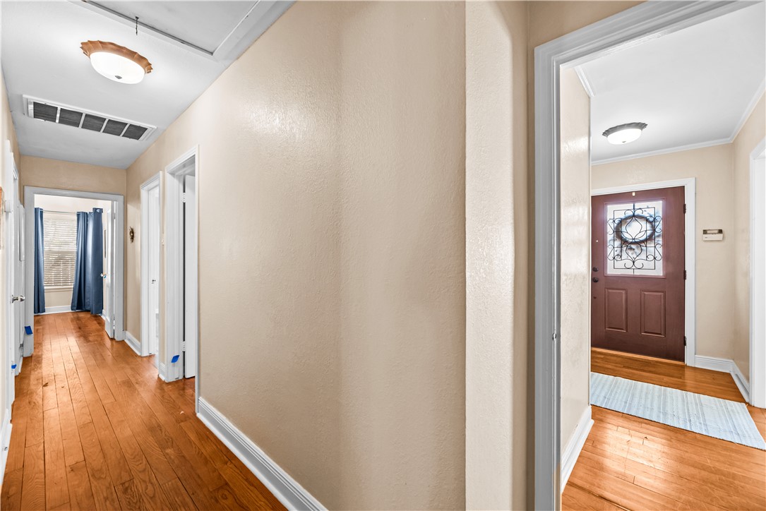 714 Indiana Avenue Corpus Christi, TX 78404 - Photo 19 of 38 a view of a hallway with wooden floor