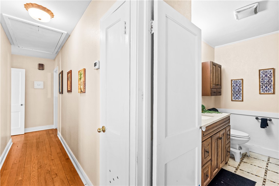 714 Indiana Avenue Corpus Christi, TX 78404 - Photo 23 of 38 a bathroom with a bathtub sink and toilet