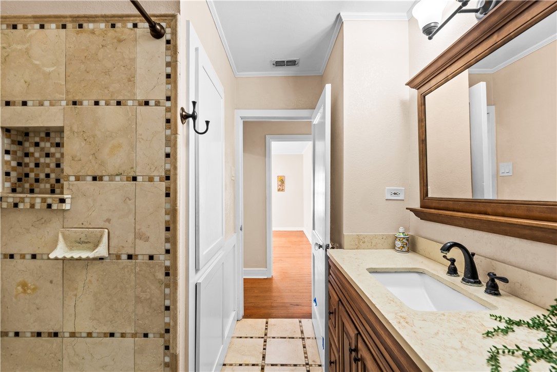 714 Indiana Avenue Corpus Christi, TX 78404 - Photo 25 of 38 a bathroom with a granite countertop shower sink and mirror