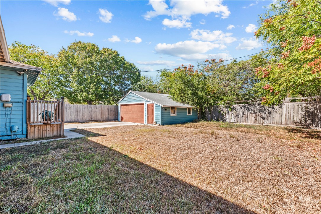 714 Indiana Avenue Corpus Christi, TX 78404 - Photo 34 of 38 a house with trees in front of it