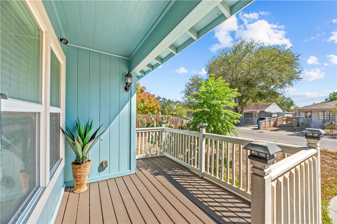 714 Indiana Avenue Corpus Christi, TX 78404 - Photo 4 of 38 a view of a house with a balcony