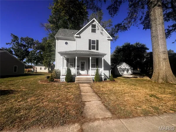 $199,500 | 951 10th Street, Carlyle, IL 62231