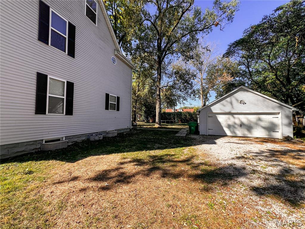 951 10th Street Carlyle, IL 62231 - Photo 13 of 41