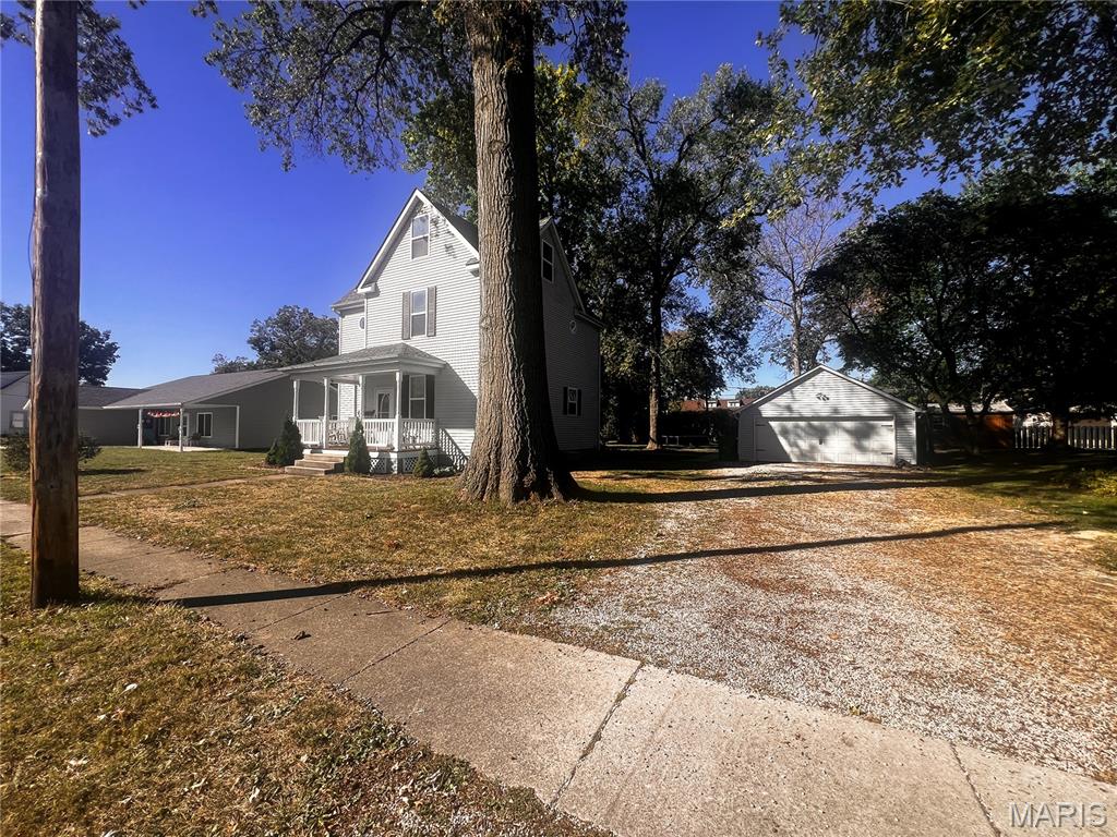 951 10th Street Carlyle, IL 62231 - Photo 2 of 41