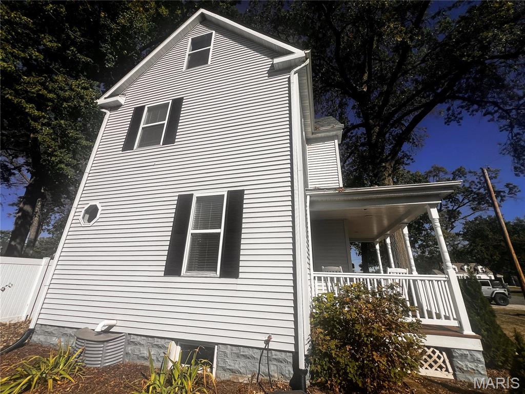 951 10th Street Carlyle, IL 62231 - Photo 4 of 41