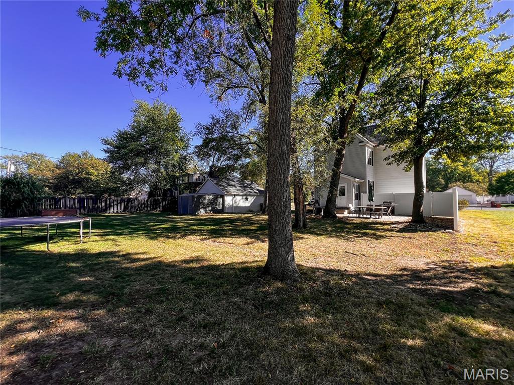 951 10th Street Carlyle, IL 62231 - Photo 6 of 41