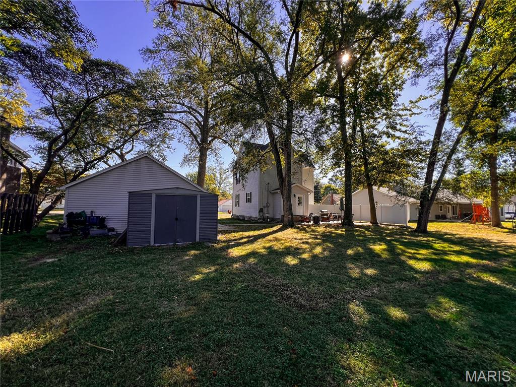951 10th Street Carlyle, IL 62231 - Photo 7 of 41