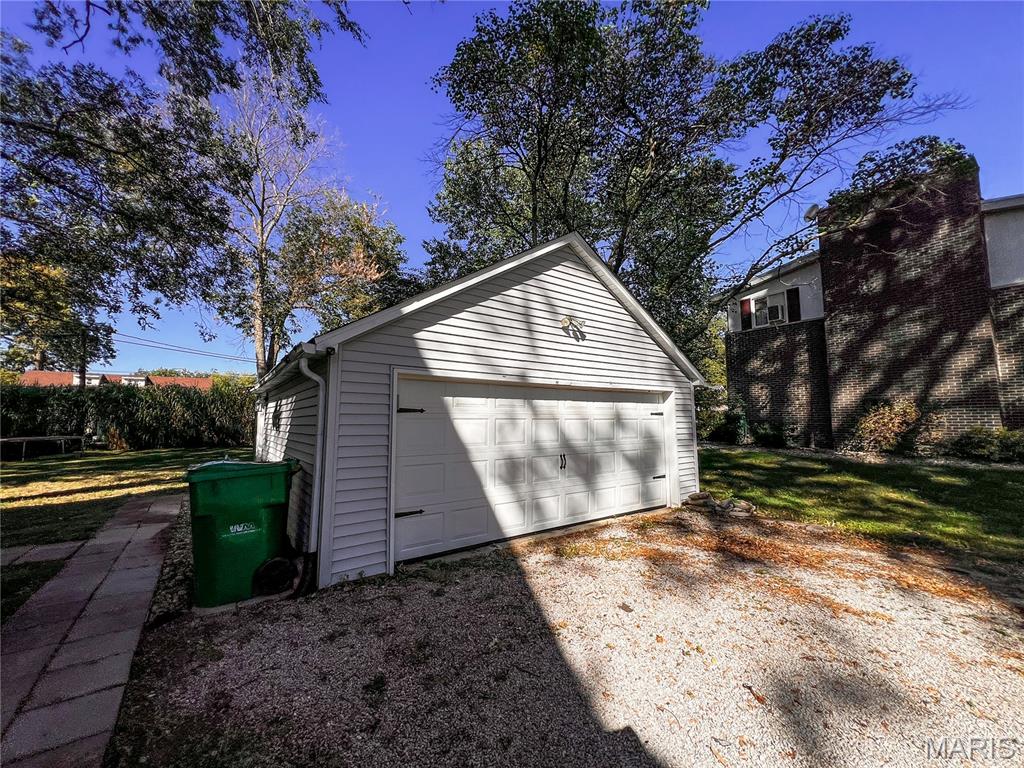 951 10th Street Carlyle, IL 62231 - Photo 10 of 41