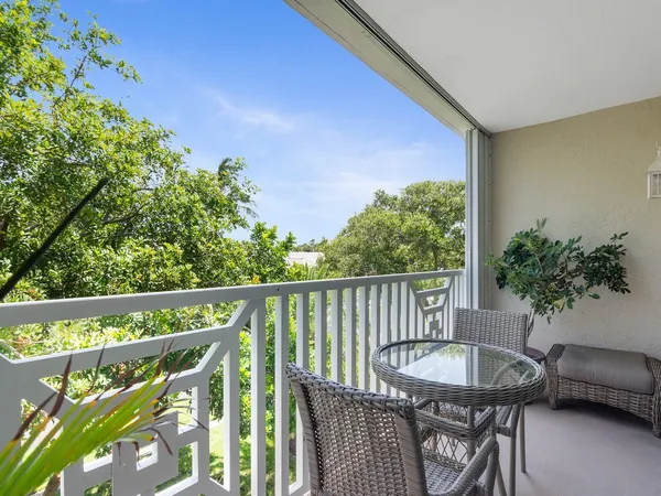 $3,500 | 3555 Ocean Drive, Unit 203, Vero Beach, FL 32963
