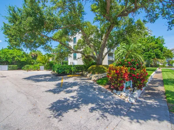 $3,500 | 3555 Ocean Drive, Unit 203, Vero Beach, FL 32963