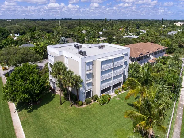 $3,500 | 3555 Ocean Drive, Unit 203, Vero Beach, FL 32963