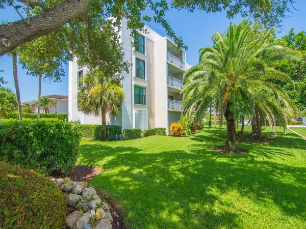 $3,500 | 3555 Ocean Drive, Unit 203, Vero Beach, FL 32963