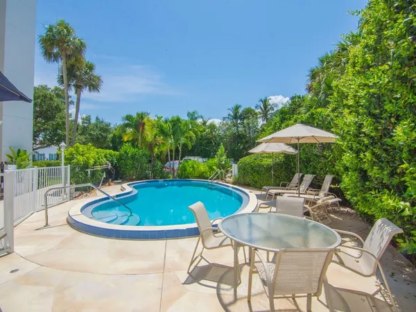 $3,500 | 3555 Ocean Drive, Unit 203, Vero Beach, FL 32963