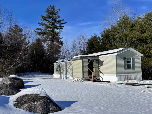 $109,900 | 27 Fairway Avenue, Newport, NH 03773