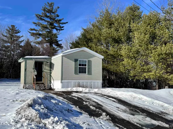 $109,900 | 27 Fairway Avenue, Newport, NH 03773