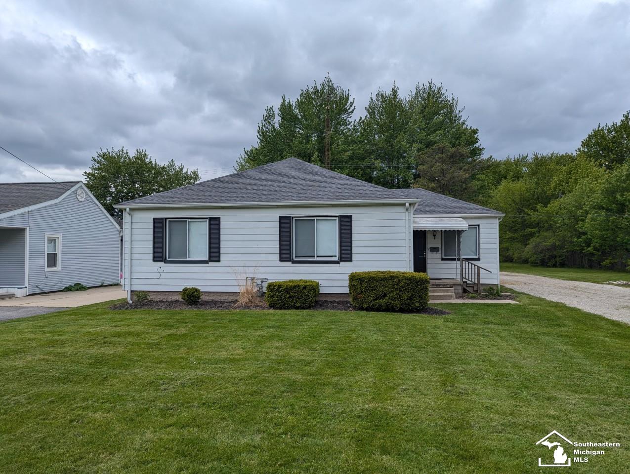 3585 Vivian Road Monroe, MI 48162 - Photo 2 of 32