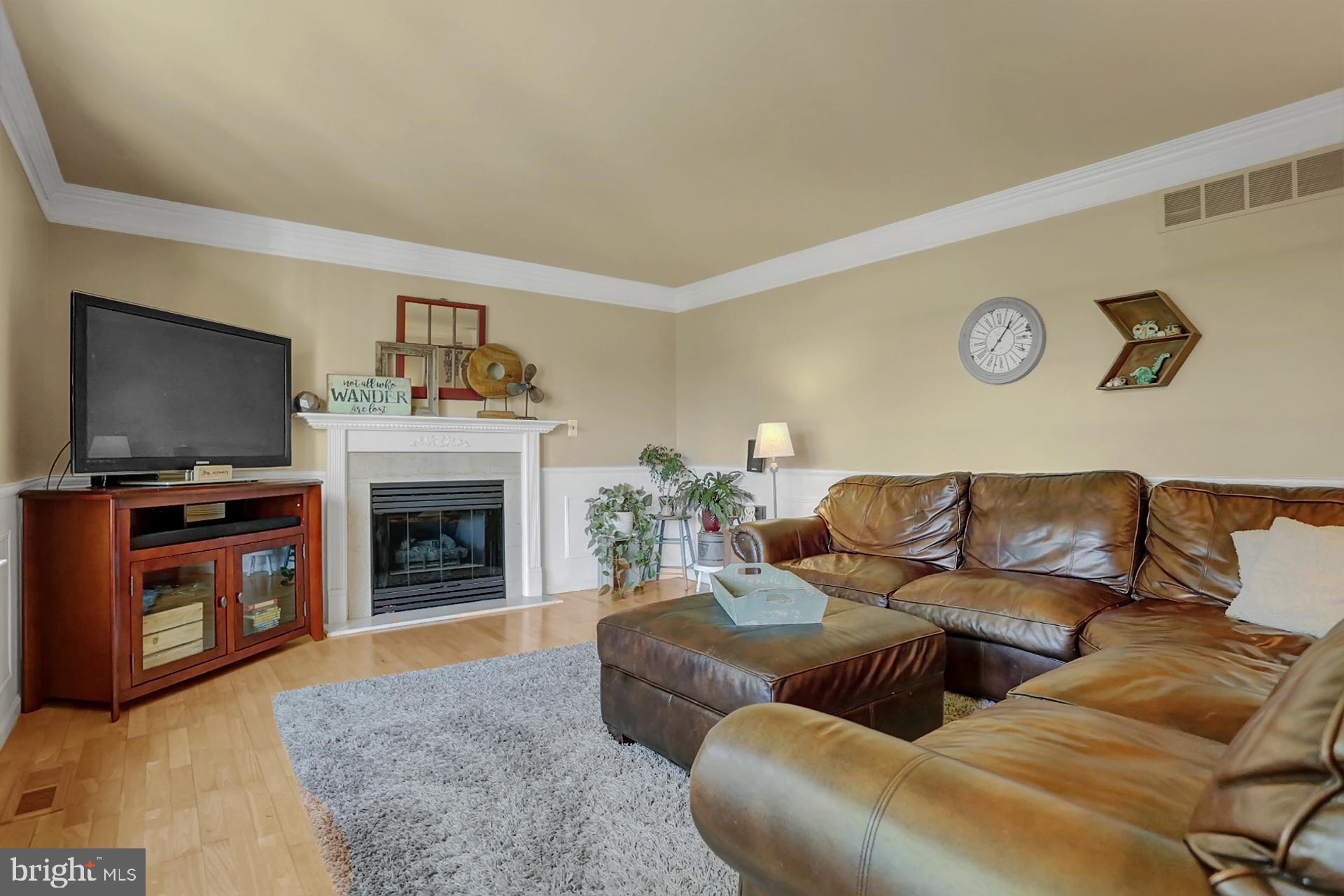 934 Elverson Road Morgantown, PA 19543 - Photo 6 of 29 Living Room