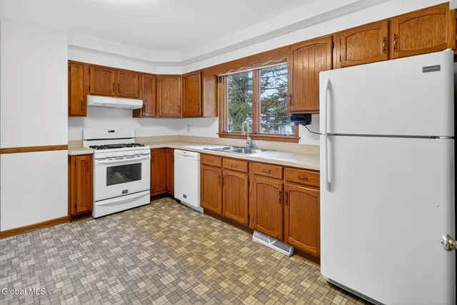 $339,900 | 52 Overlook Avenue, Colonie, NY 12110