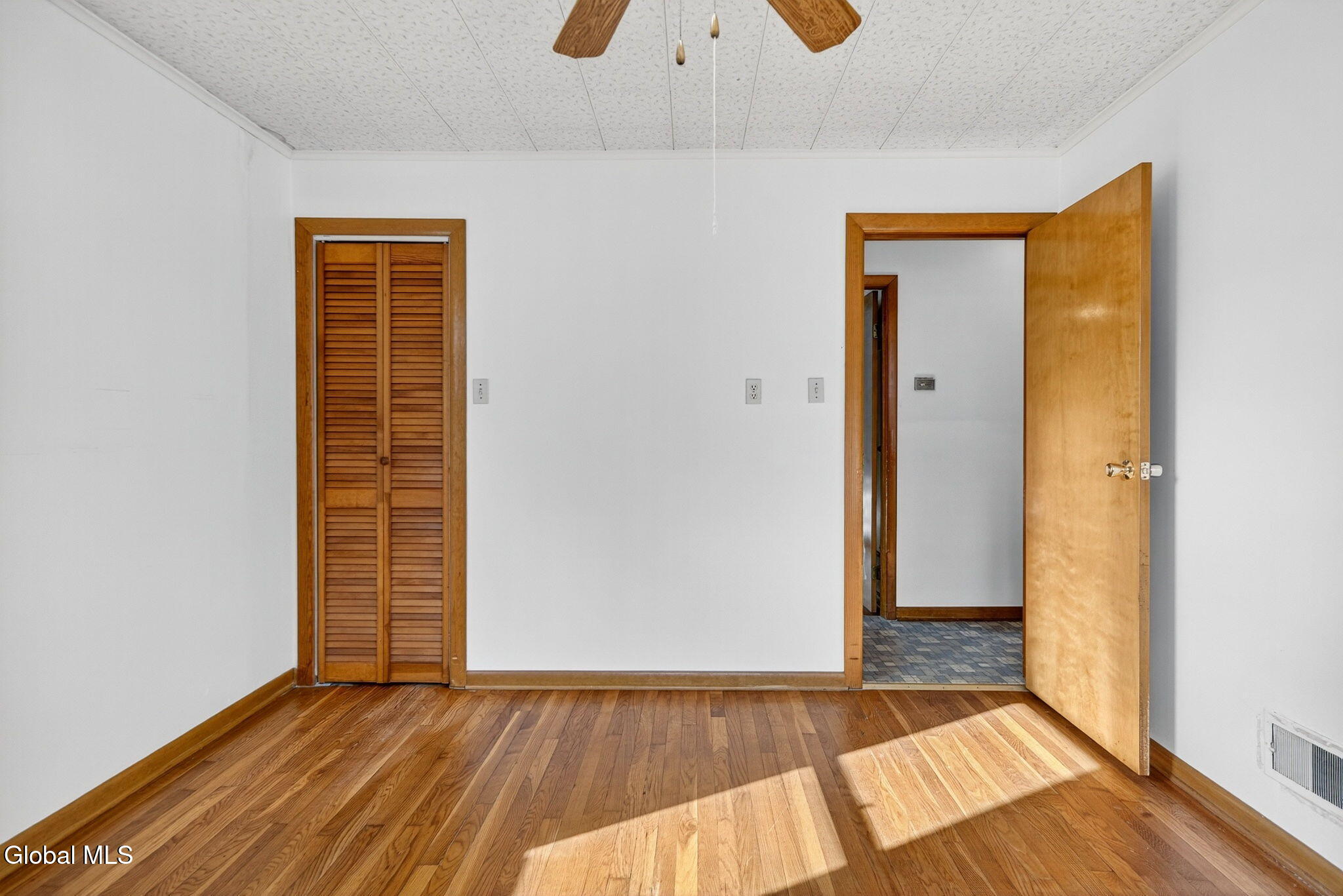 52 Overlook Avenue Colonie, NY 12110 - Photo 17 of 28 15-web-or-mls-015-008_DSC06598