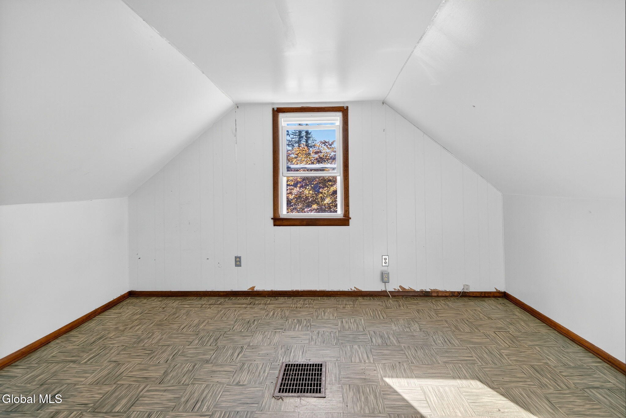 52 Overlook Avenue Colonie, NY 12110 - Photo 20 of 28 18-web-or-mls-018-014_DSC06628