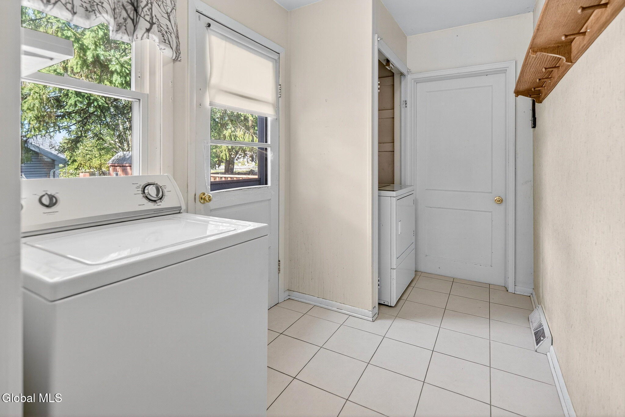 52 Overlook Avenue Colonie, NY 12110 - Photo 9 of 28 7-web-or-mls-007-019_DSC06650