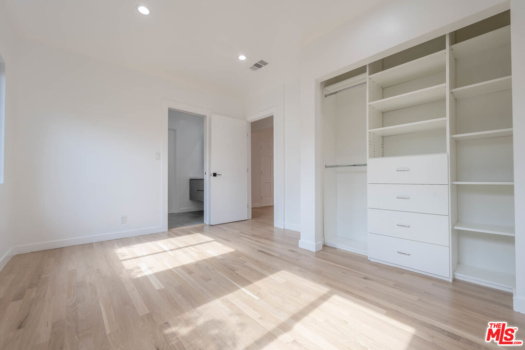 1216 Peck Drive Los Angeles, CA 90035 - Photo 19 of 29 a view of an empty room